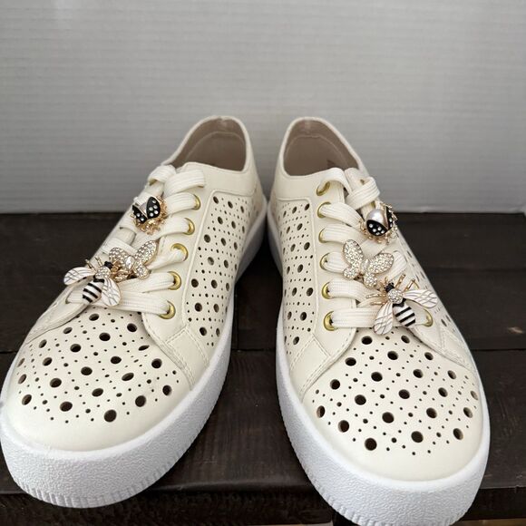 DV Dolce Vita Women’s Sneaker Size 9 Perforated Beehive Bee Butterfly Ladybug - Picture 1 of 8